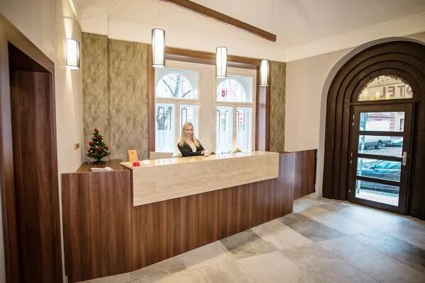 V páru nebo s rodinou do Prahy: pěkný hotel na Vinohradech a snídaně