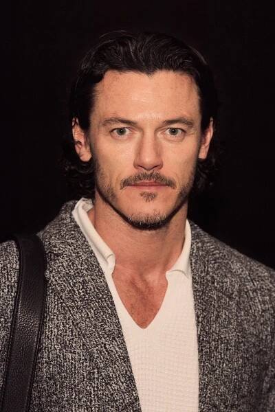 „V církvi po mém coming outu řekli rodičům, aby se mnou už nepromluvili,“ vzpomíná britský herec Luke Evans....