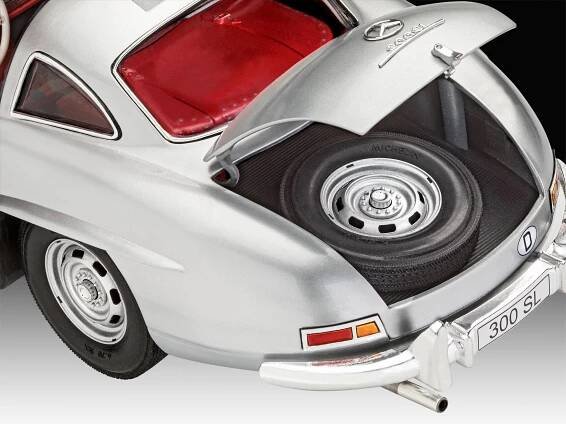 Plastikový model auta Mercedes Benz 300 SL v měřítku 1:12