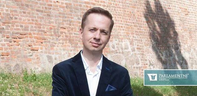 Na stopě neziskovek. „Dělají politiku. Ale nikdy to nepřiznají.“ A co by se s tím mělo dělat