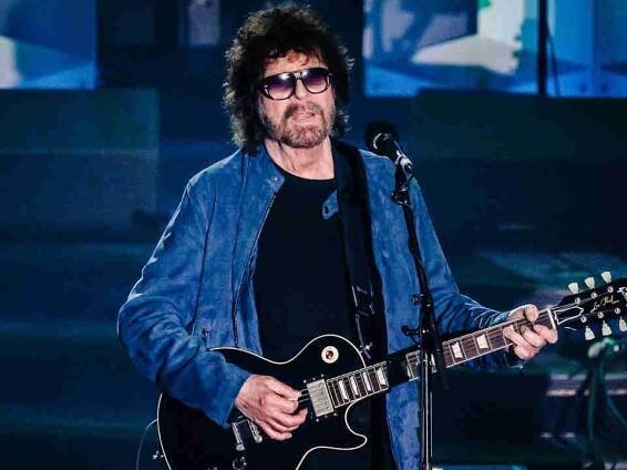 “Jeff is heartbroken to report that he will not be able to perform”: Jeff Lynne’s ELO cancel last ever...