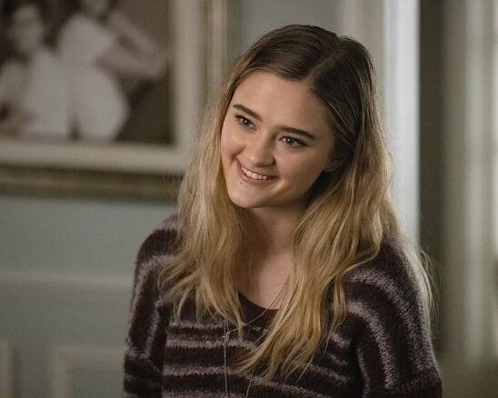 A Million Little Things - Non-Essential - Z filmu - Lizzy Greene