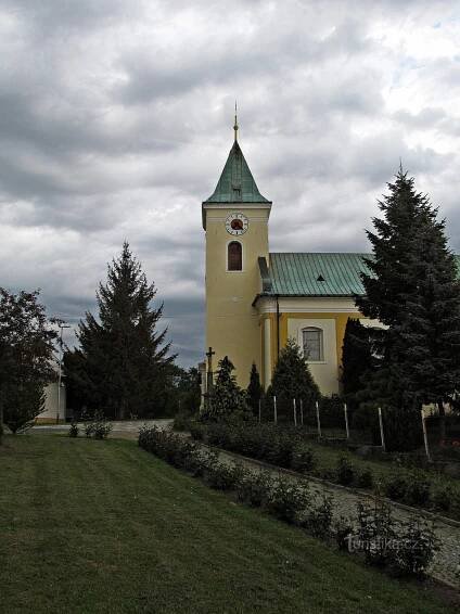 Kostelec u Holešova - chrám sv.Petra a Pavla