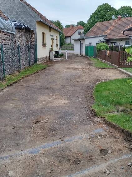 Oprava místní komunikace na návsi 2022 | Obec Černá