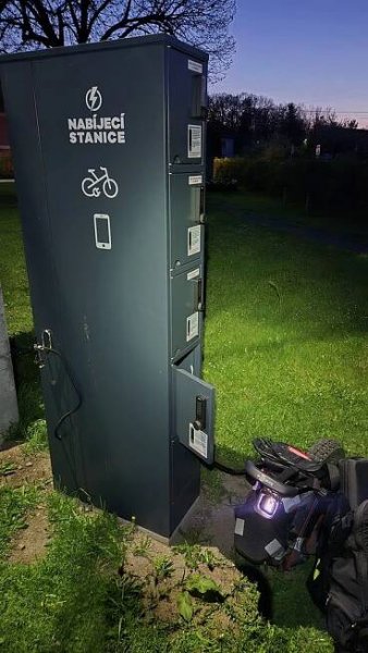 Nabíjecí stanice pro elektrokola a mobilní zařízení Etron Czech foto 2