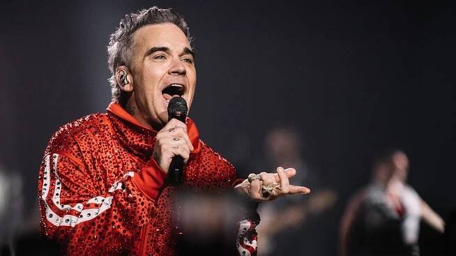 Recenze: Robbie Williams v Praze skočil z vršku rakety