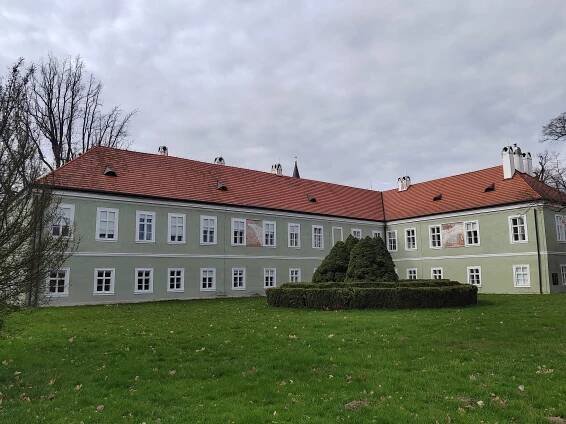 Fotogalerie • Zámek Kladruby nad Labem (Zámek) • Mapy.com