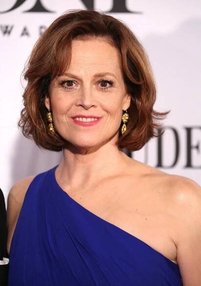 Třiašedesátiletá Sigourney Weaver neskrývá vrásky. Dokáže být krásná i bez plastik a liftingu!