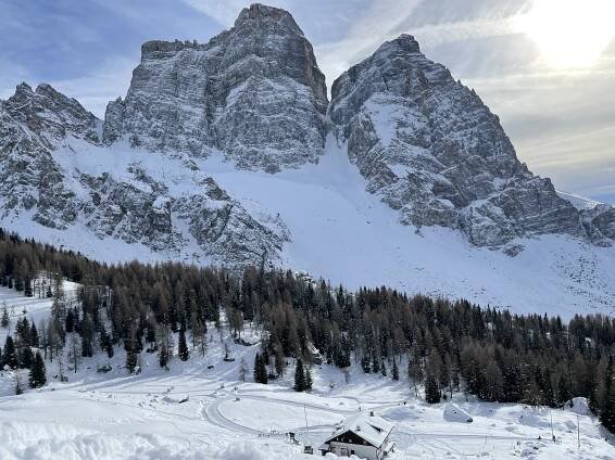 Snowshoe hike to the Città di Fiume refuge - Abundant snow and magical landscape for a fantastic snowshoe hike