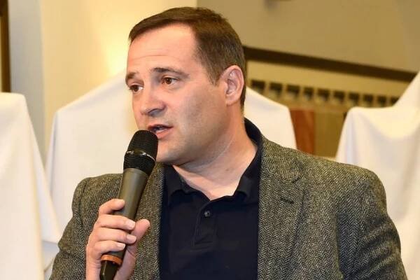 Moderátor Pavel Zuna má dva syny, které od sebe nerozeznáte. Jejich vzhled vás překvapí