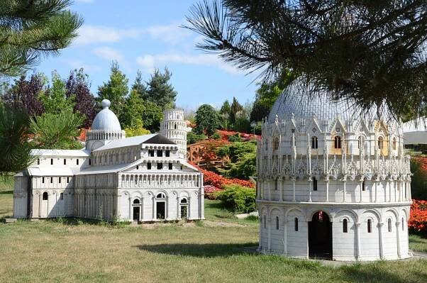 Objevujete Polsko? Navštivte Kladsko. Překvapí vás tvrz, most i park miniatur
