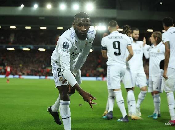 Liverpool - Real 2:5. Obhájce se oklepal z bídného startu a na Anfieldu koncertoval