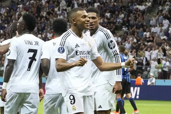 Futbalisti Realu Madrid vyhrali rekordný šiestykrát Superpohár UEFA, vo Varšave zdolali víťaza Európskej ligy Atalantu...