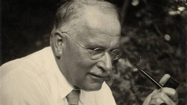 Carl Gustav Jung: Proč se jemný intelektuál stal vzorem komunity hledající opravdového mužství?