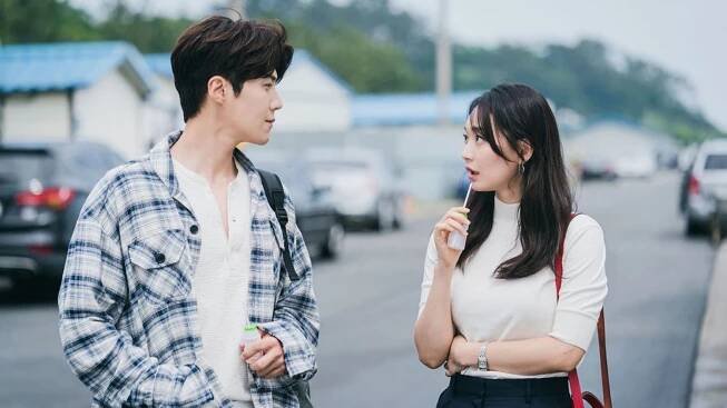 Kim Seon-ho as Hong Doo-shik and Shin Min-a as Yoon Hye-jin on 'Hometown Cha Cha Cha'