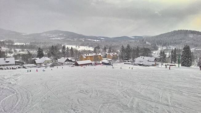 STRÁŽNÝ: V místním ski areálu je od pondělí do pátku v provozu sjezdovka Kaplička. O víkendu naplnoZa krásnější Vimperk
