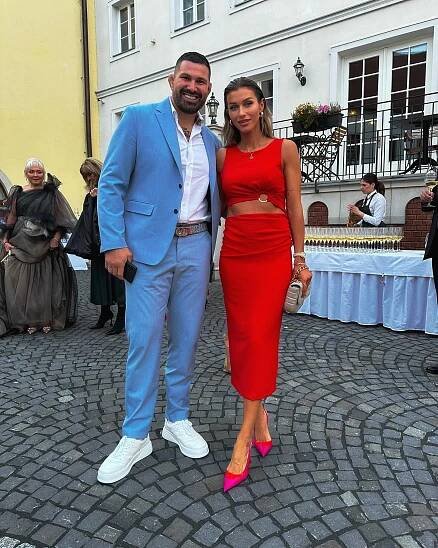 Jsem na tebe nekonečně hrdá! Poraženého Attilu Végha podpořila krásná manželka. Byla to náročná cesta i pro mě, přiznala