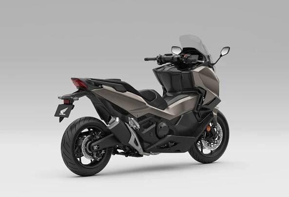 Honda Forza 750 2025 Matte Warm Ash Metallic (2)