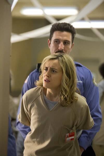 Orange Is the New Black - Den p*čuvzdání - Z filmu - Taylor Schilling, Pablo Schreiber