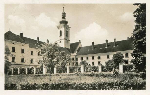 PACOV - zámek - MF Nakl. Jaroslav Vodrážka