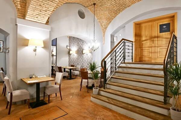 Dárkové vouchery do zámecké restaurace Chateau Ctěnice, platí na jídlo i nápoje