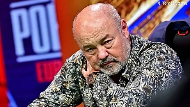 WSOPE 2025: Pawel Wojciechowski získal první náramek, v heads-upu porazil Jána Bendíka