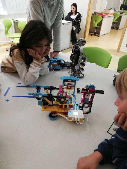 5. ročník - exkurze na téma "robotika"