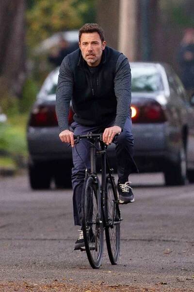 Ben Affleck rides a bike on the set of Deep Water in New Orleans. 13 Nov 2019