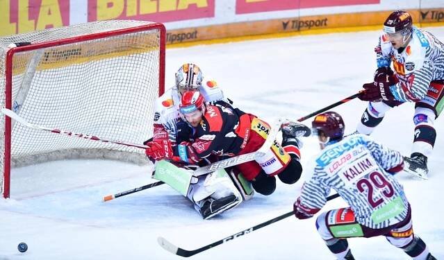 Hokejová Sparta znovu vzdává hold policii: Při utkání uctili legendy kriminalistiky