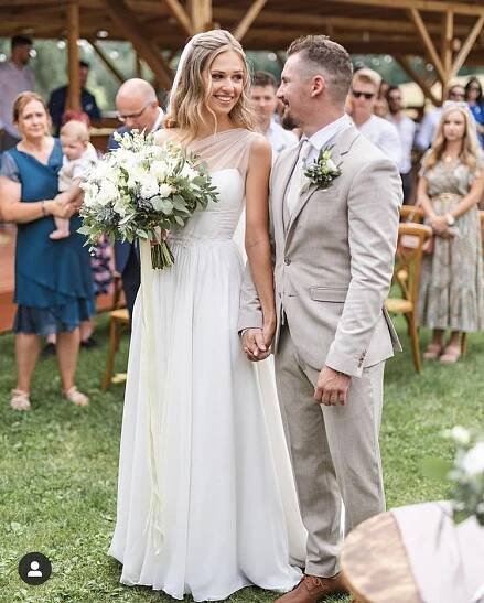 Jágrova schovanka Lucie Kovandová se vdala! Takhle jí to s hokejistou seklo na boho svatbě