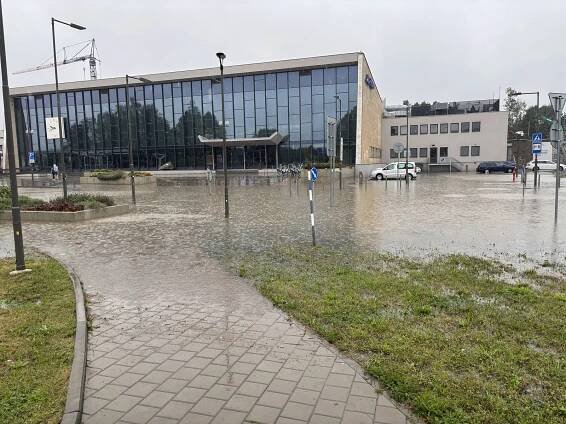 VIDEO: Déšť na Karvinsku. V Havířově evakuují zvířata, voda zaplavuje Karvinou