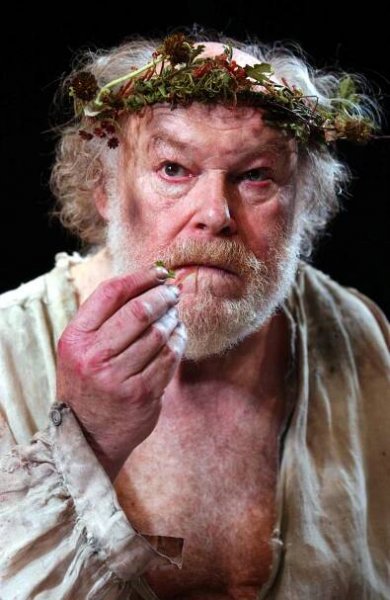 Zemřel herec Timothy West (†90), známý z Poirota či Vražd v Midsomeru