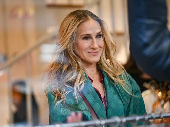 Sarah Jessica Parker Says She “Missed Out” On Getting A Facelift