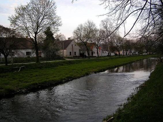 Soubor:Lasenice Nezarka.JPG – Wikipedie