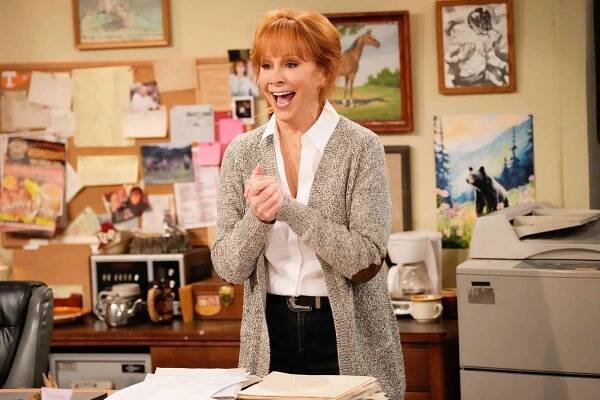 Reba McEntire as Bobbie in HAPPY'S PLACE