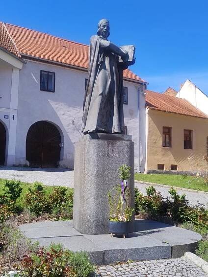 Soubor:Karel Lidický, Socha Mistra Jana Husa, 1958.jpg – Wikipedie