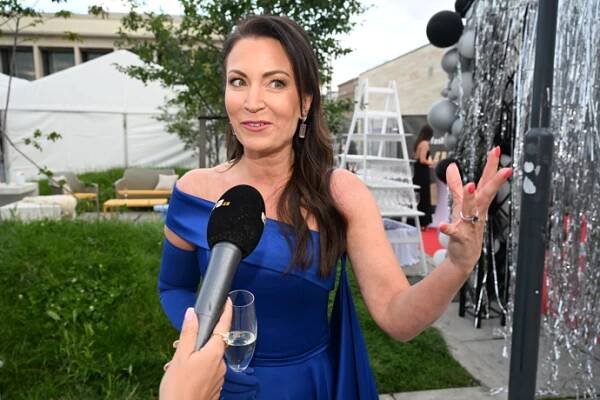 FOTO: Gábina Partyšová během rozhovoru pro eXtra. – stránka 43