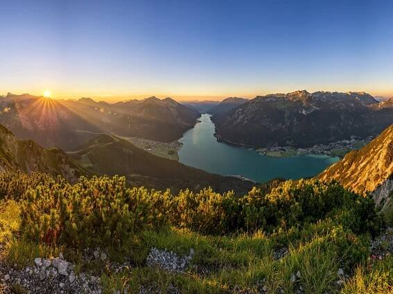 Sonnenuntergang am Bärenkopf mit Blick auf den Achensee © Achensee Tourismus