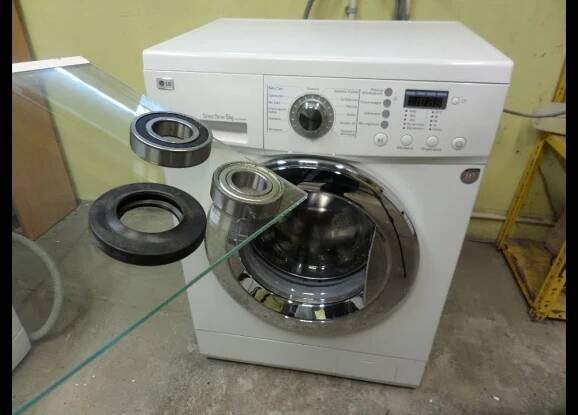 Wymiana łożysk i krzyżaka w pralce LG Direct Drive WD10390NDK. Replacement of bearings in a washer