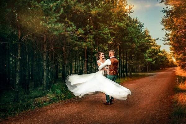 Kyra Brenčičová - svadobná fotografka - člen asociácie svadobných profesionálov