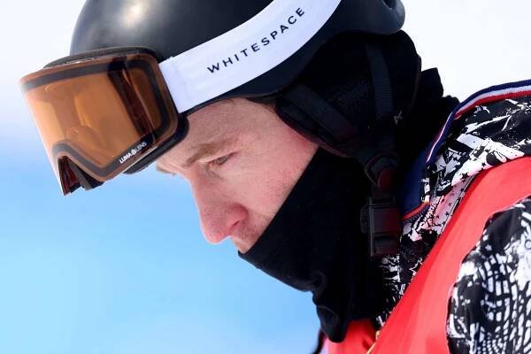 Shaun White Qualifies for Men's Halfpipe Final After All-or-Nothing Second Run at Beijing Winter Olympics
