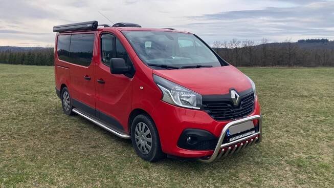 Renault Trafic: Praktická obytná dodávka pro 1 člověka a 2 psy
