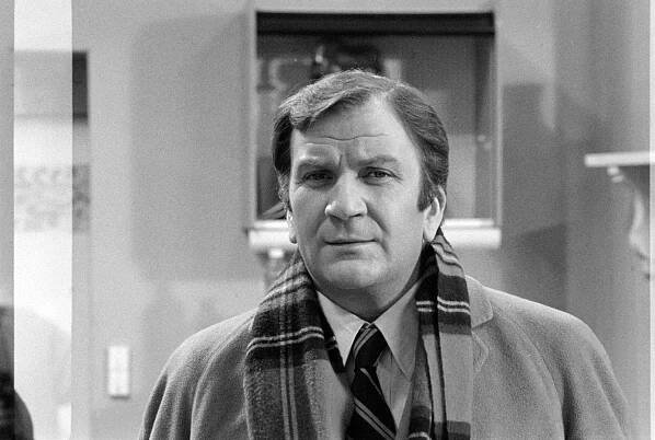 Pierre Mondy: *10.2.1925 – †15.9.2012, francouzský filmový a divadelní herec a režisér