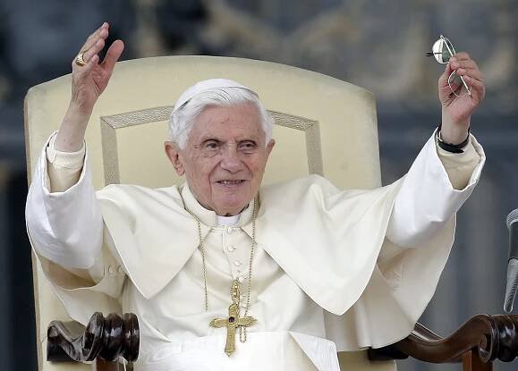 Benedikt XVI. sa vo svojej novej knihe vyslovil proti zrušeniu celibátu