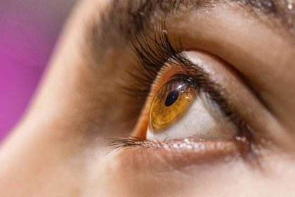 hnědé lidské oko Jaké vitamíny na oči byste neměli zapomenout?
