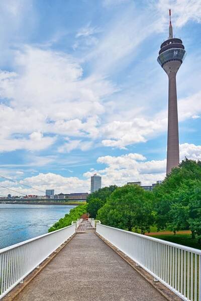 Düsseldorf ve zprávách.