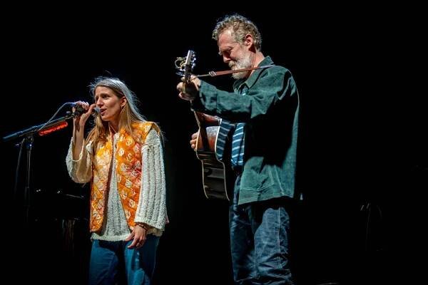 The Swell Season ve Foru Karlín: Emotivní návrat Markéty Irglové a Glena Hansarda byl plný nostalgie