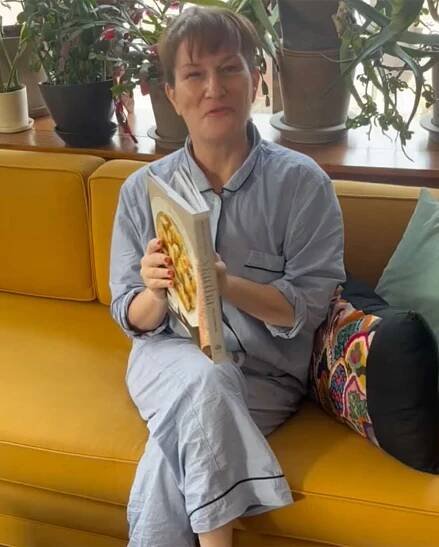 Anna Gasteyer as Martha Stewart 