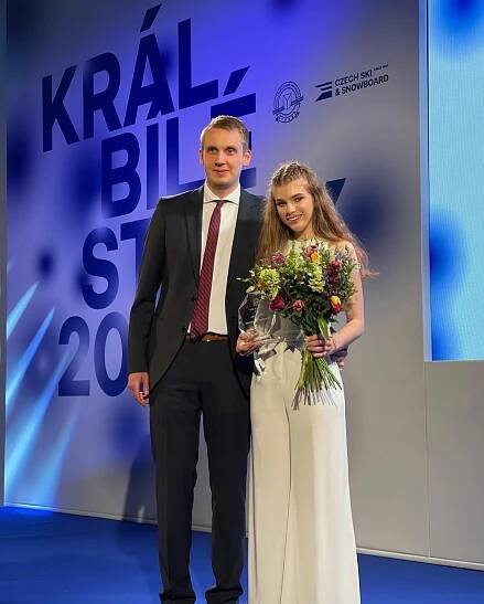 Patnáctiletá Vanessa Volopichová evidentně zdědila krásu po mamince.  Namísto modelingu se však věnuje freestyle snowboardingu a sbírá jeden úspěch za druhým.