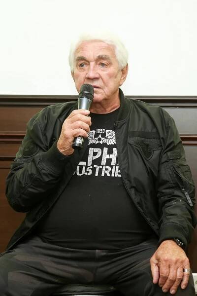 Jiří Krampol (82) po smrti manželky Hany (59): Práci bere, aby nebyl sám